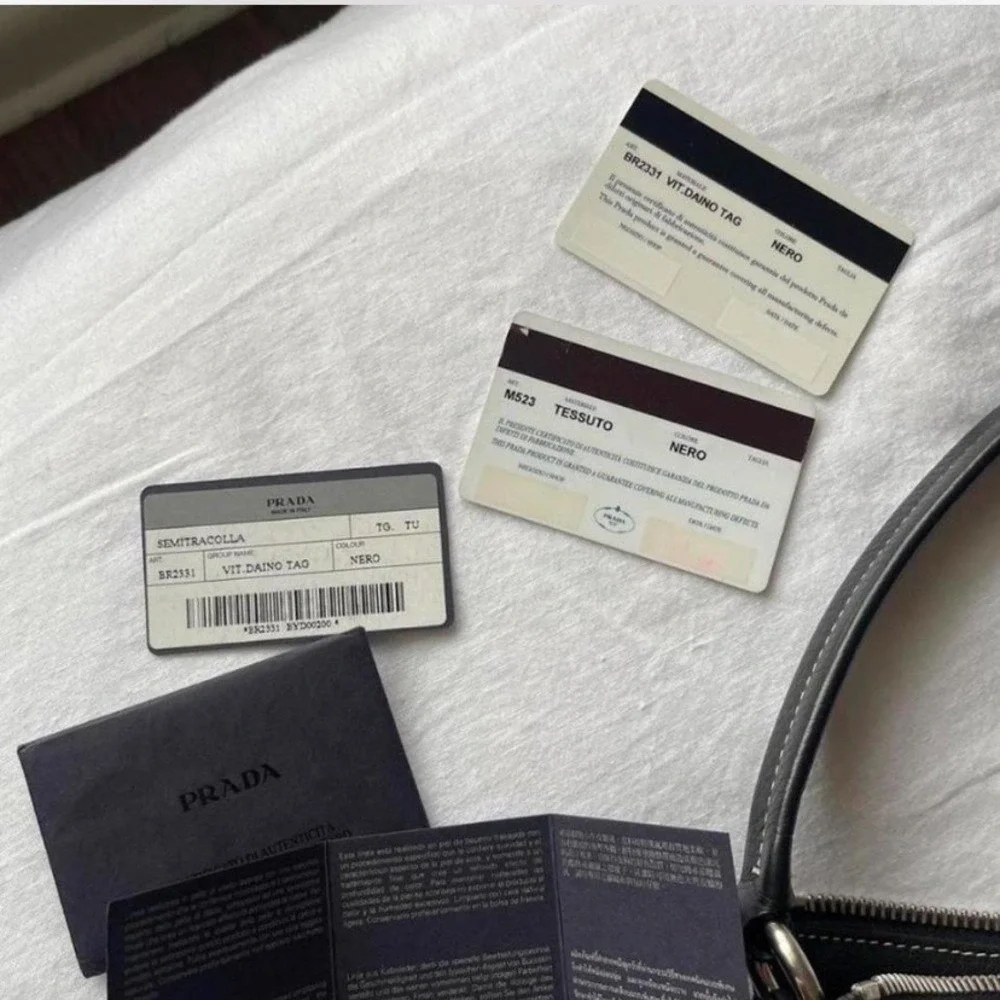 Authentic Prada Vitello Daino LeatherShoulder Bag - Picture 8 of 8